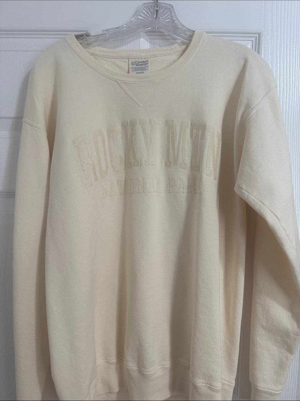 Rocky Mountain Cream Crewneck Sweatshirt - Women